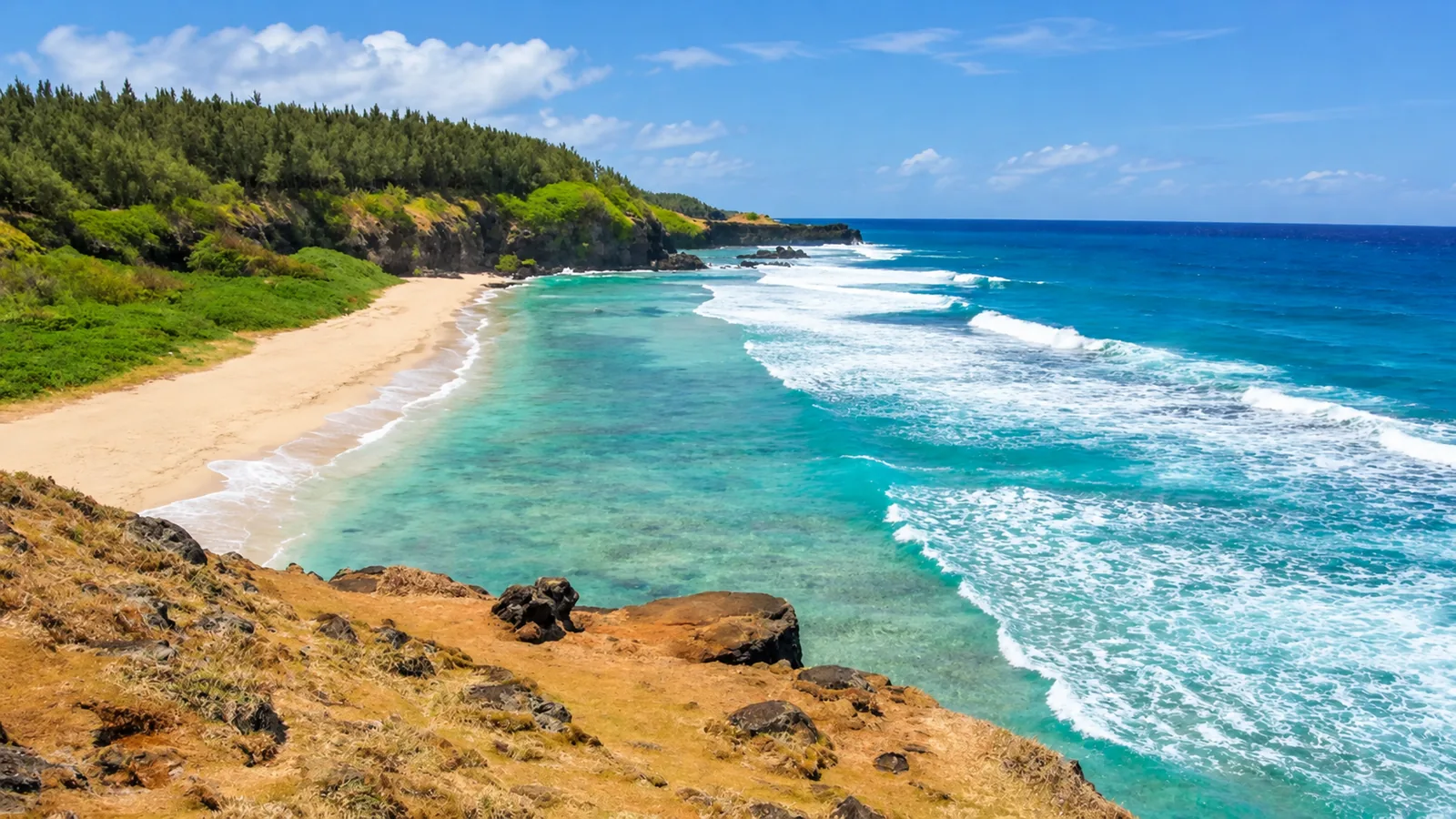 Gris-Gris-Strand, zerklüftete Klippen und Brandung des Indischen Ozeans nahe Souillac, Mauritius.